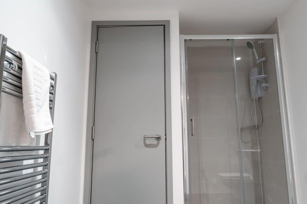 Modern 1 Bed Apartment In Liverpool Centre Bagian luar foto